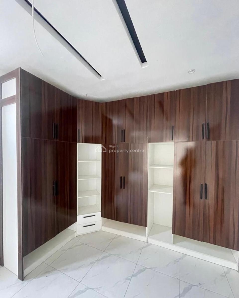 𝐌𝐀𝐈𝐍𝐓𝐀𝐈𝐍𝐄𝐃 5 𝐁𝐄𝐃𝐑𝐎𝐎𝐌 𝐒𝐄𝐌𝐈 𝐃𝐄𝐓𝐀𝐂𝐇𝐄𝐃, Ikate, Lekki, Ikate, Lekki, Lagos, Semi-detached Duplex for Rent