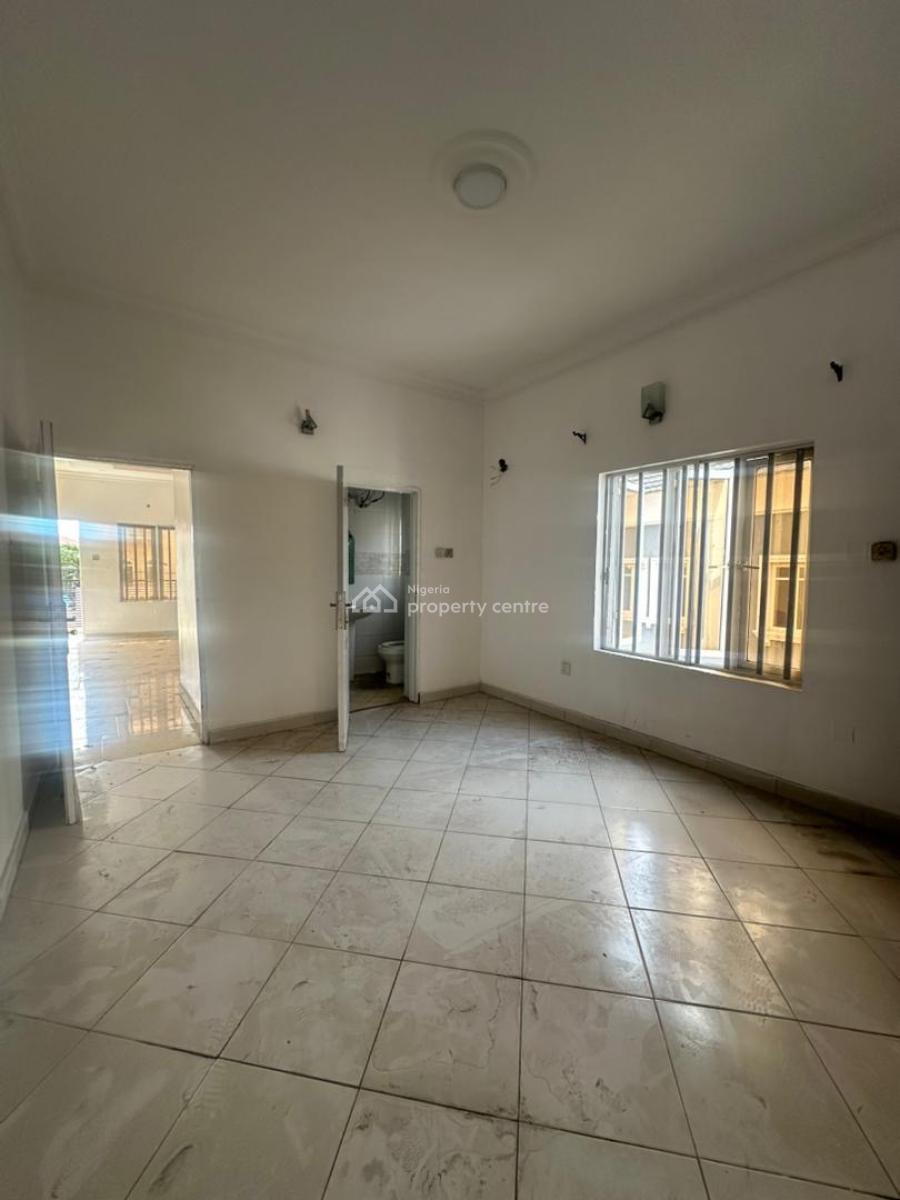 Well Maintained 4-bedroom Apartment, Osapa, Lekki, Lagos, Flat / Apartment for Rent