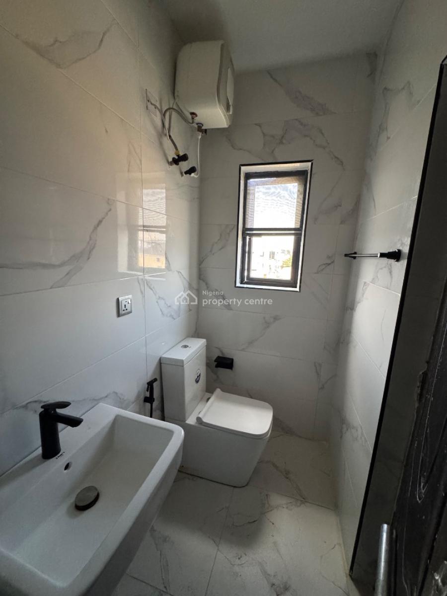 𝐖𝐄𝐋𝐋 𝐌𝐀𝐈𝐍𝐓𝐀𝐈𝐍𝐄𝐃 2 𝐁𝐄𝐃𝐑𝐎𝐎𝐌 𝐀𝐏𝐀𝐑𝐓𝐌𝐄𝐍𝐓, Ikate, Lekki, Lagos, Flat / Apartment for Rent