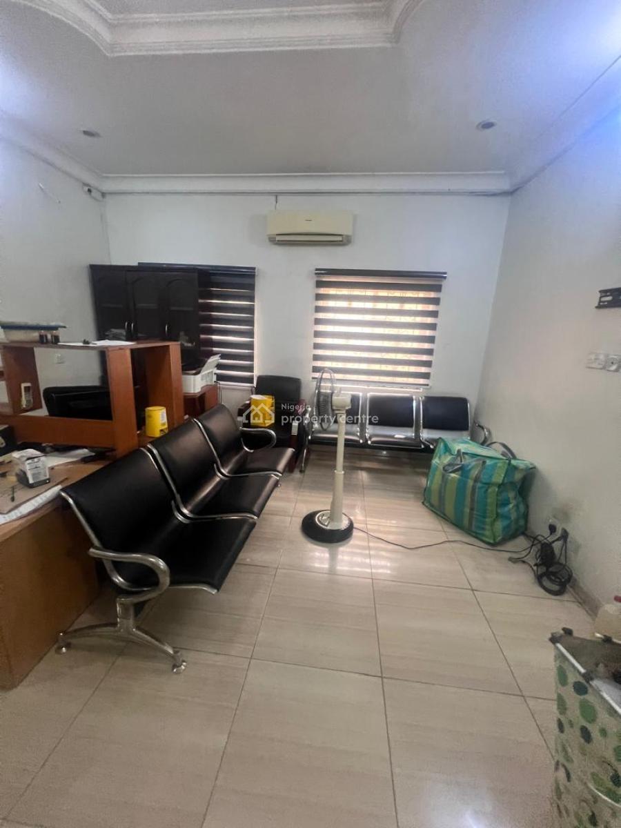Well Maintained 3 Bedroom Apartment, Off Admiralty Way, Lekki Phase 1, Lekki, Lagos, Office Space for Rent