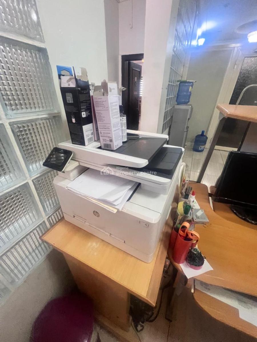 Well Maintained 3 Bedroom Apartment, Off Admiralty Way, Lekki Phase 1, Lekki, Lagos, Office Space for Rent