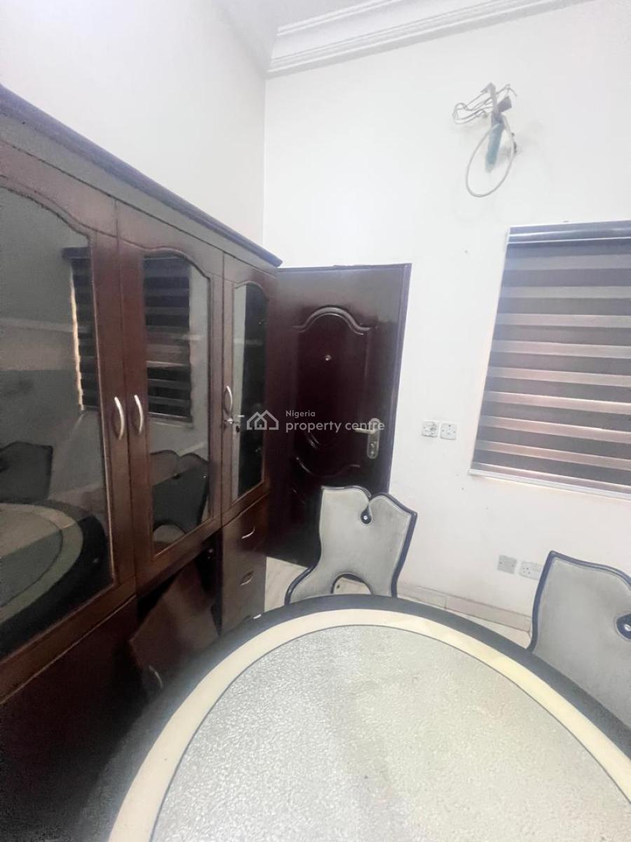 Well Maintained 3 Bedroom Apartment, Off Admiralty Way, Lekki Phase 1, Lekki, Lagos, Office Space for Rent