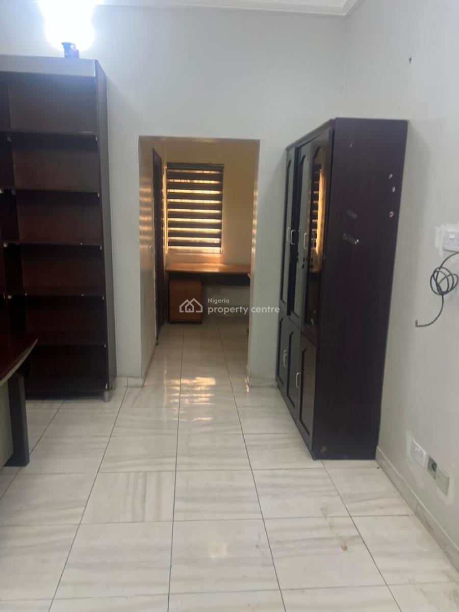 Well Maintained 3 Bedroom Apartment, Off Admiralty Way, Lekki Phase 1, Lekki, Lagos, Office Space for Rent