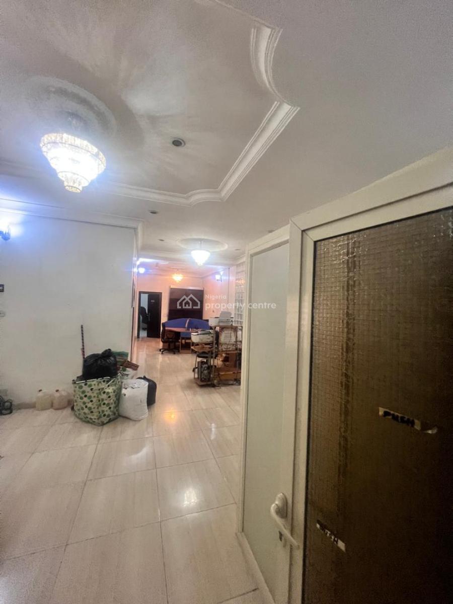 Well Maintained 3 Bedroom Apartment, Off Admiralty Way, Lekki Phase 1, Lekki, Lagos, Office Space for Rent