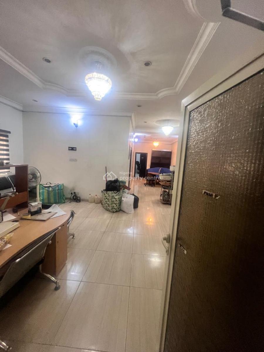 Well Maintained 3 Bedroom Apartment, Off Admiralty Way, Lekki Phase 1, Lekki, Lagos, Office Space for Rent
