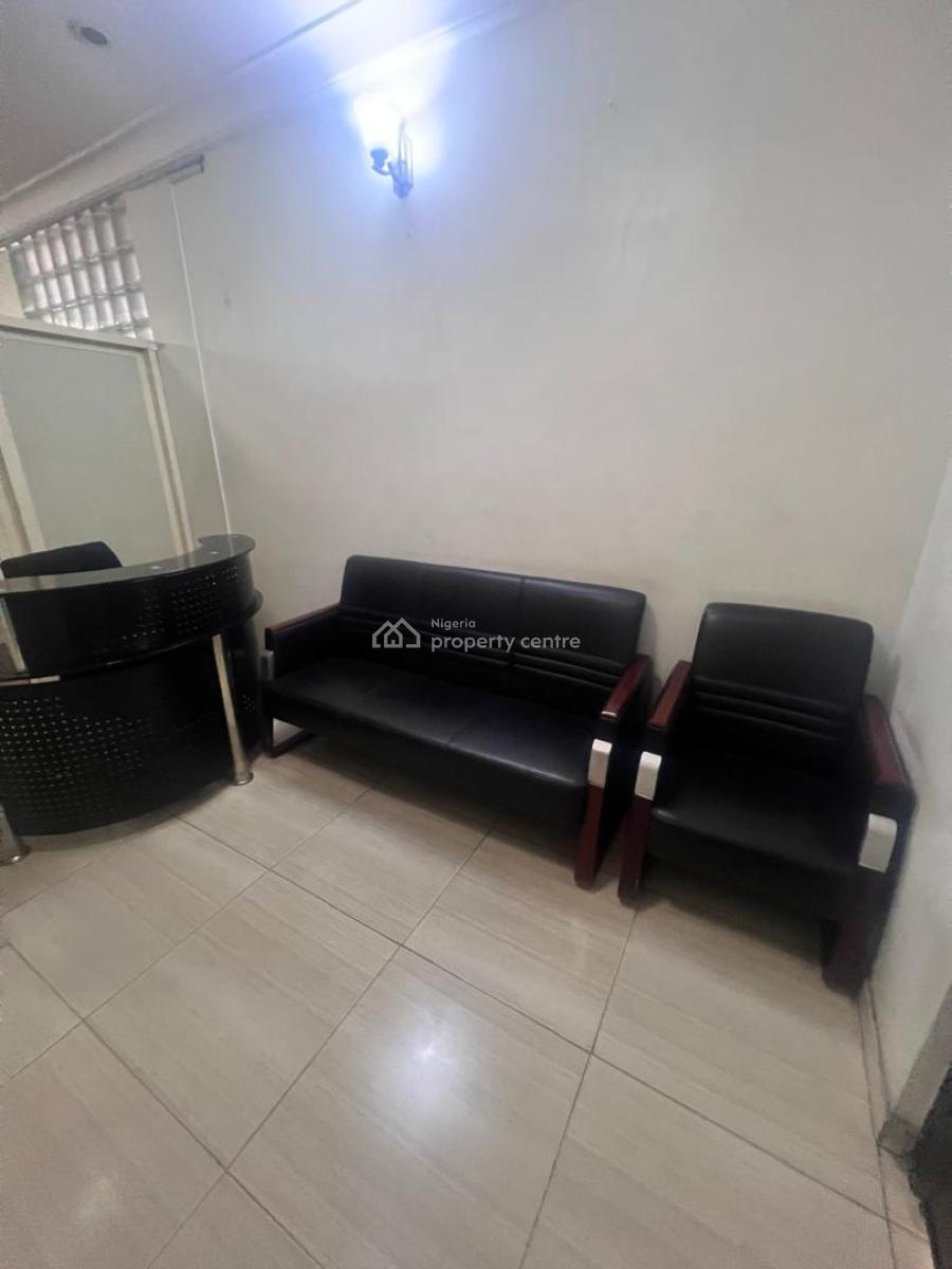 Well Maintained 3 Bedroom Apartment, Off Admiralty Way, Lekki Phase 1, Lekki, Lagos, Office Space for Rent