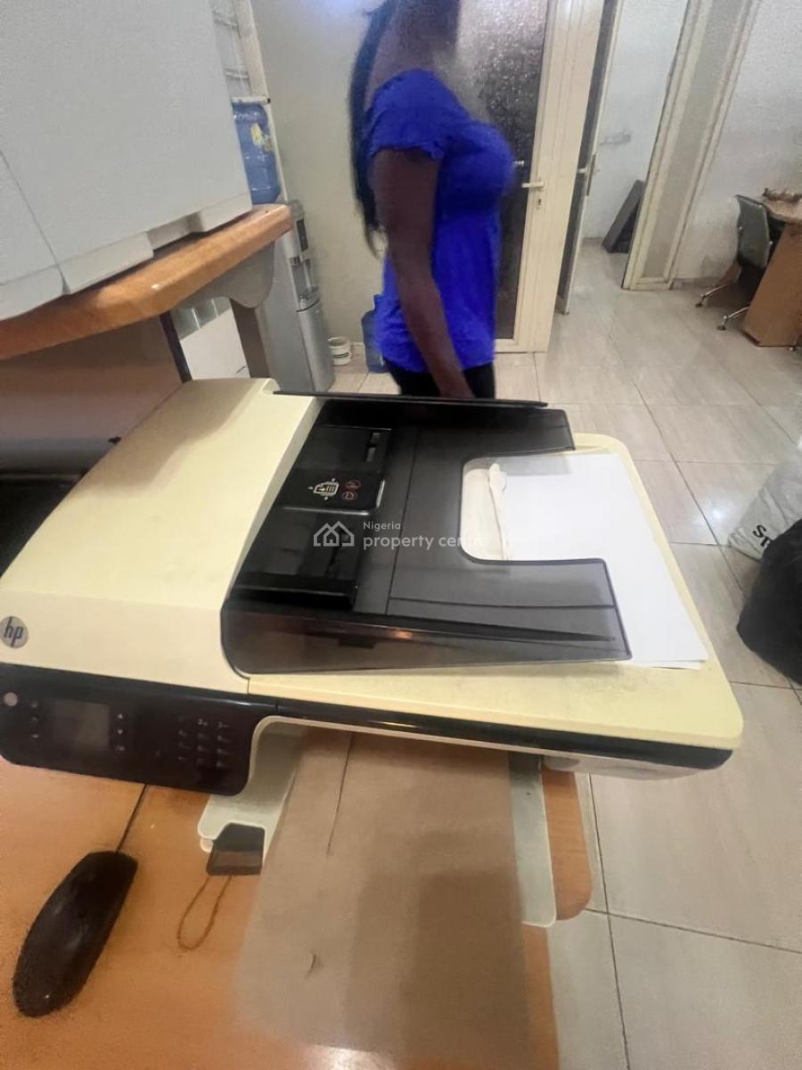 Well Maintained 3 Bedroom Apartment, Off Admiralty Way, Lekki Phase 1, Lekki, Lagos, Office Space for Rent