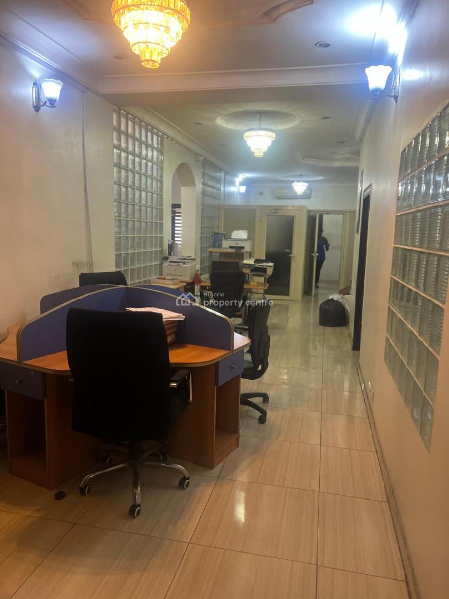 Well Maintained 3 Bedroom Apartment, Off Admiralty Way, Lekki Phase 1, Lekki, Lagos, Office Space for Rent