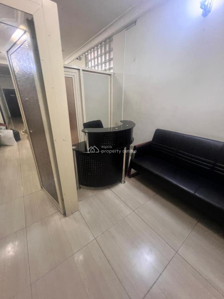 Well Maintained 3 Bedroom Apartment, Off Admiralty Way, Lekki Phase 1, Lekki, Lagos, Office Space for Rent