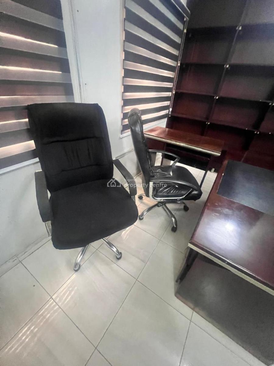 Well Maintained 3 Bedroom Apartment, Off Admiralty Way, Lekki Phase 1, Lekki, Lagos, Office Space for Rent