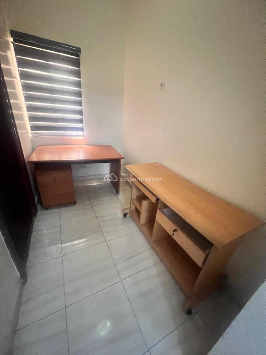 Well Maintained 3 Bedroom Apartment, Off Admiralty Way, Lekki Phase 1, Lekki, Lagos, Office Space for Rent