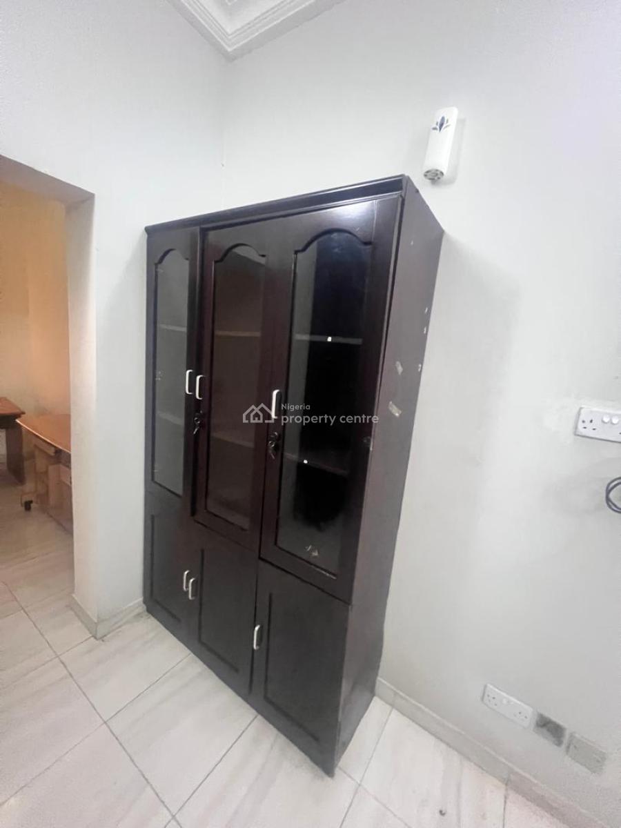 Well Maintained 3 Bedroom Apartment, Off Admiralty Way, Lekki Phase 1, Lekki, Lagos, Office Space for Rent