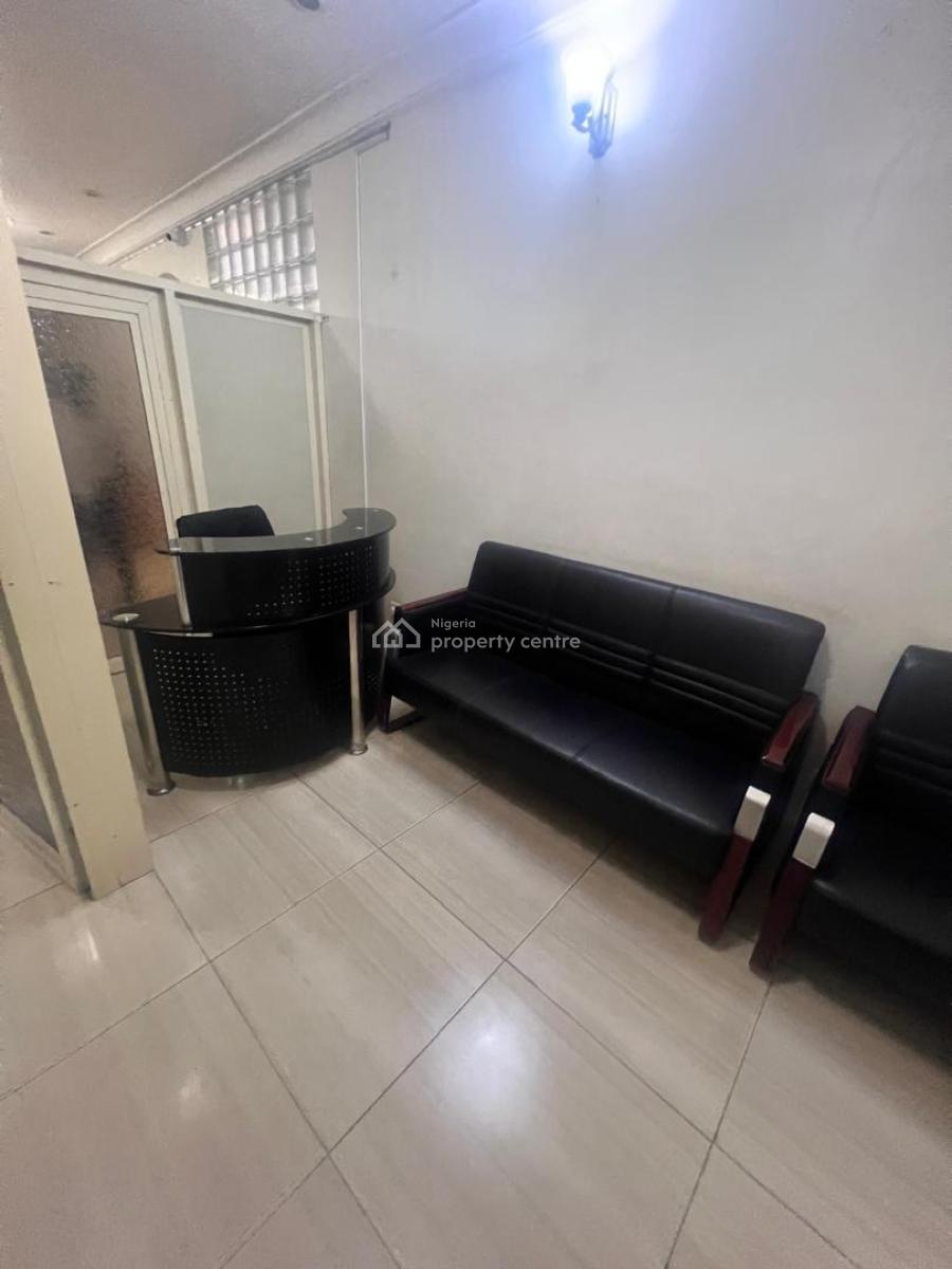 Well Maintained 3 Bedroom Apartment, Off Admiralty Way, Lekki Phase 1, Lekki, Lagos, Office Space for Rent