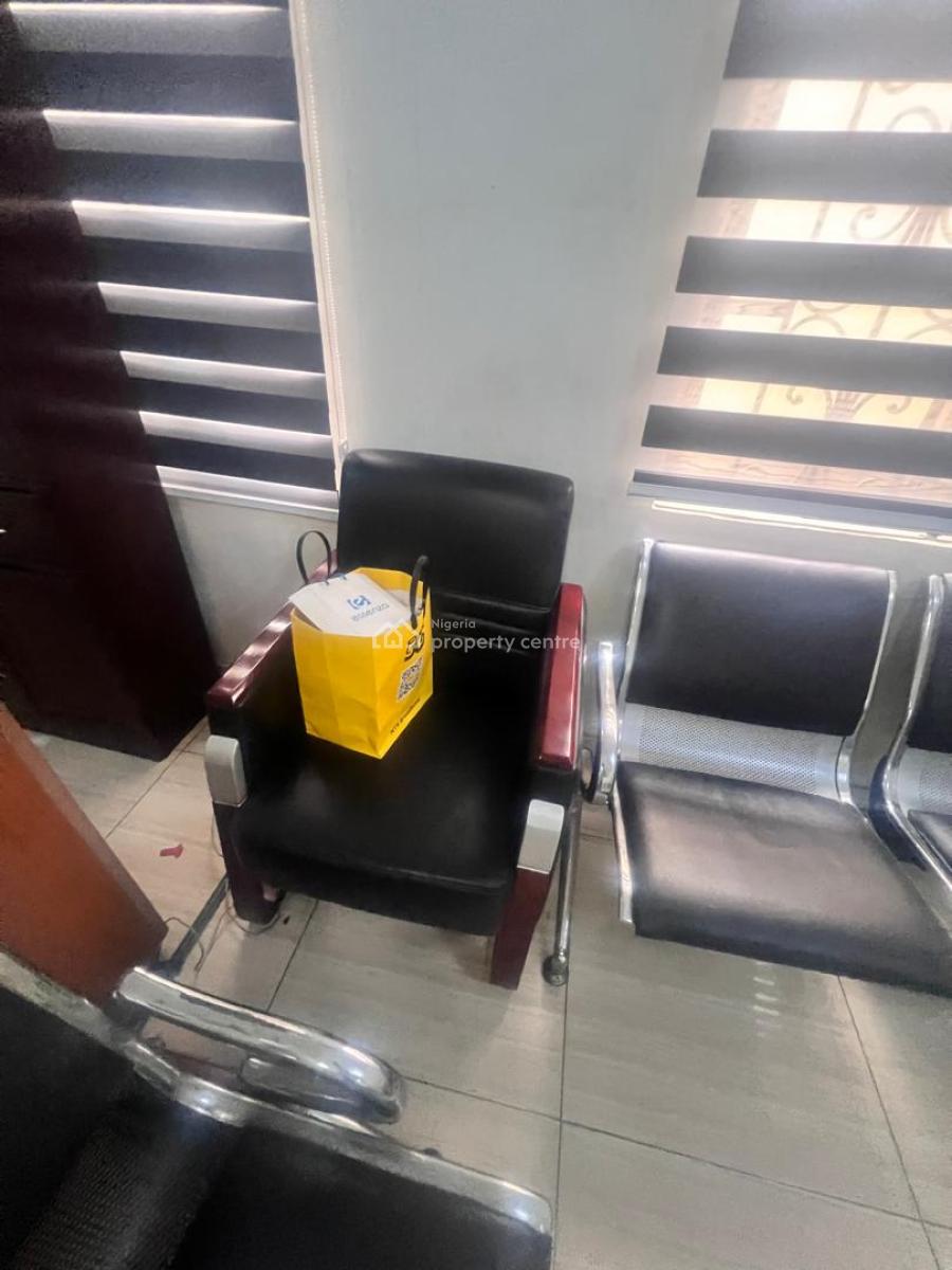 Well Maintained 3 Bedroom Apartment, Off Admiralty Way, Lekki Phase 1, Lekki, Lagos, Office Space for Rent