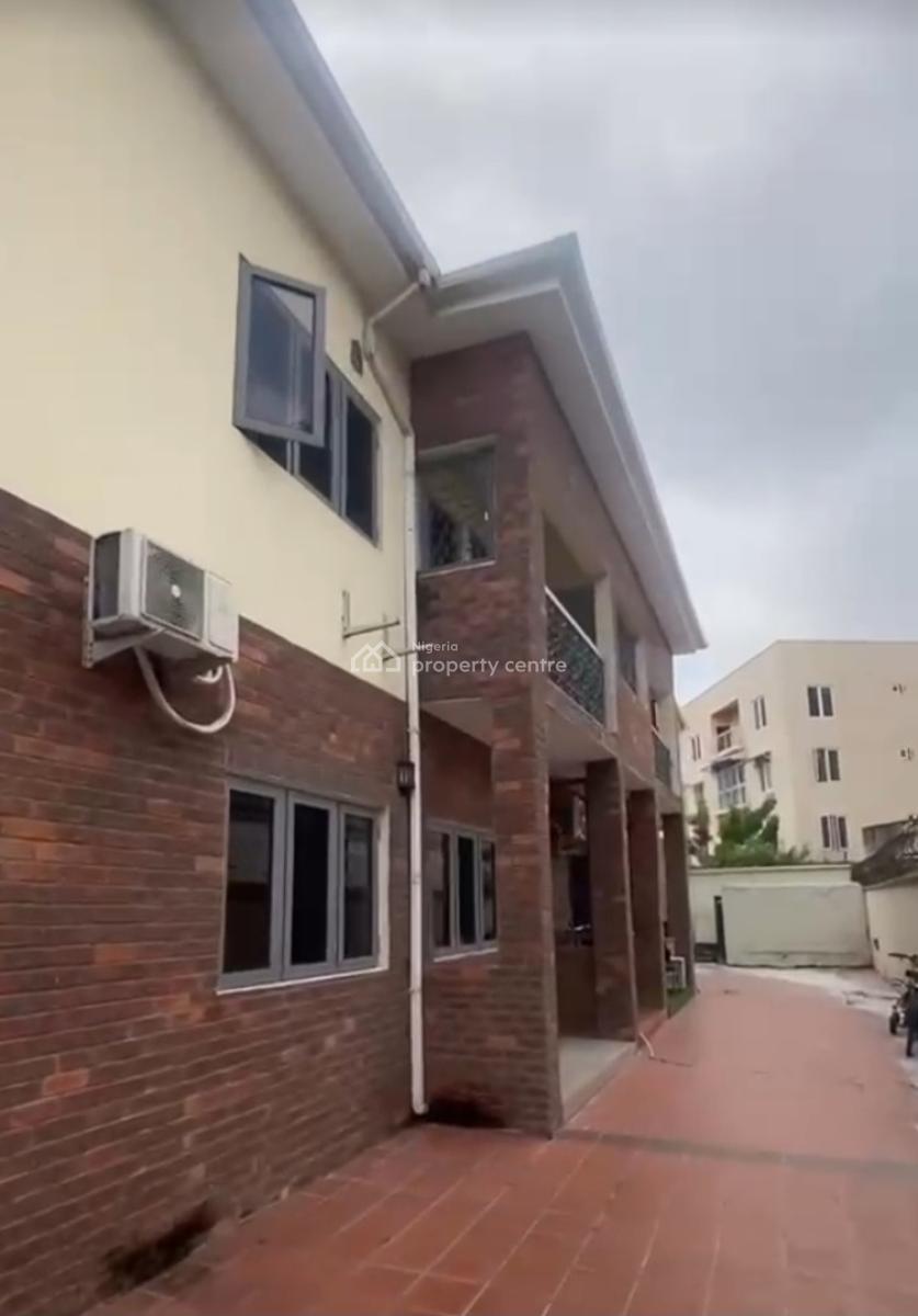 Self-serviced 3 Bedroom En-suite Flat with an Enclosed Fitted Kitchen, Lekki Phase 1, Lekki, Lagos, Flat / Apartment for Rent