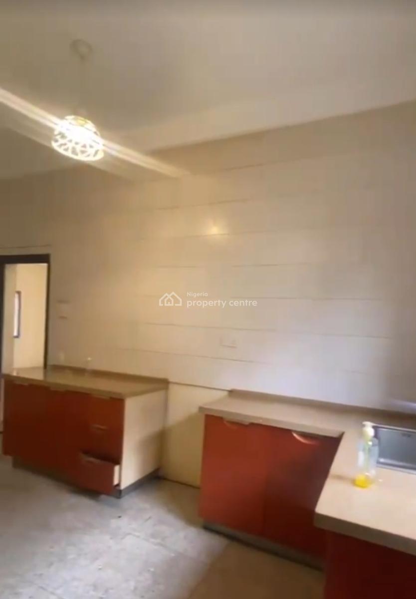Self-serviced 3 Bedroom En-suite Flat with an Enclosed Fitted Kitchen, Lekki Phase 1, Lekki, Lagos, Flat / Apartment for Rent