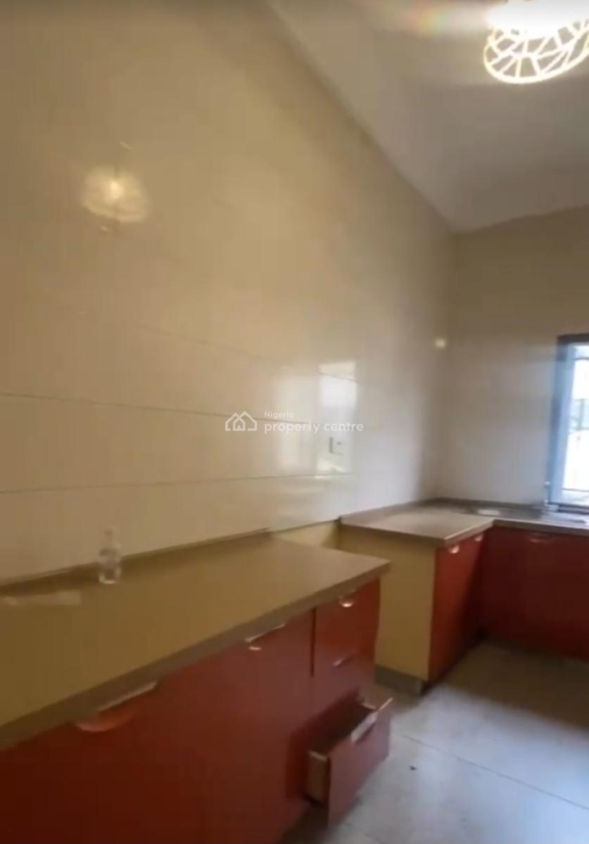 Self-serviced 3 Bedroom En-suite Flat with an Enclosed Fitted Kitchen, Lekki Phase 1, Lekki, Lagos, Flat / Apartment for Rent