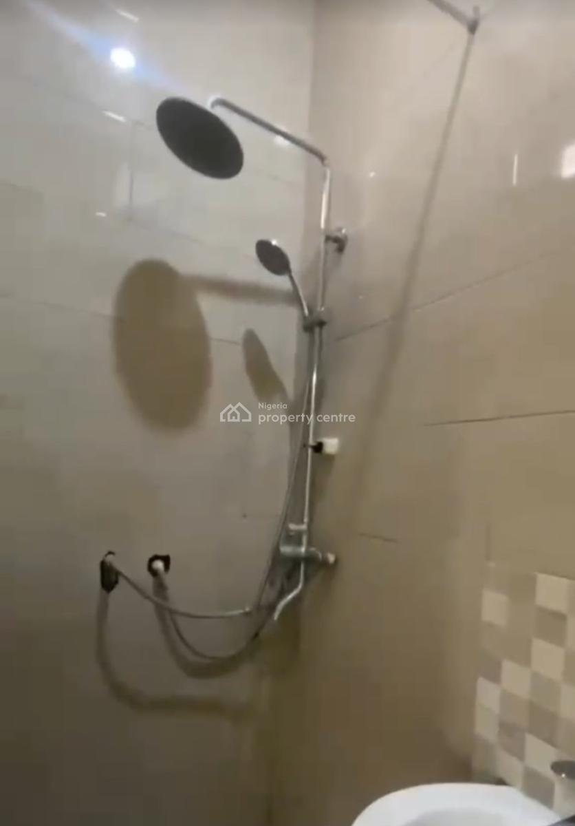 Self-serviced 3 Bedroom En-suite Flat with an Enclosed Fitted Kitchen, Lekki Phase 1, Lekki, Lagos, Flat / Apartment for Rent