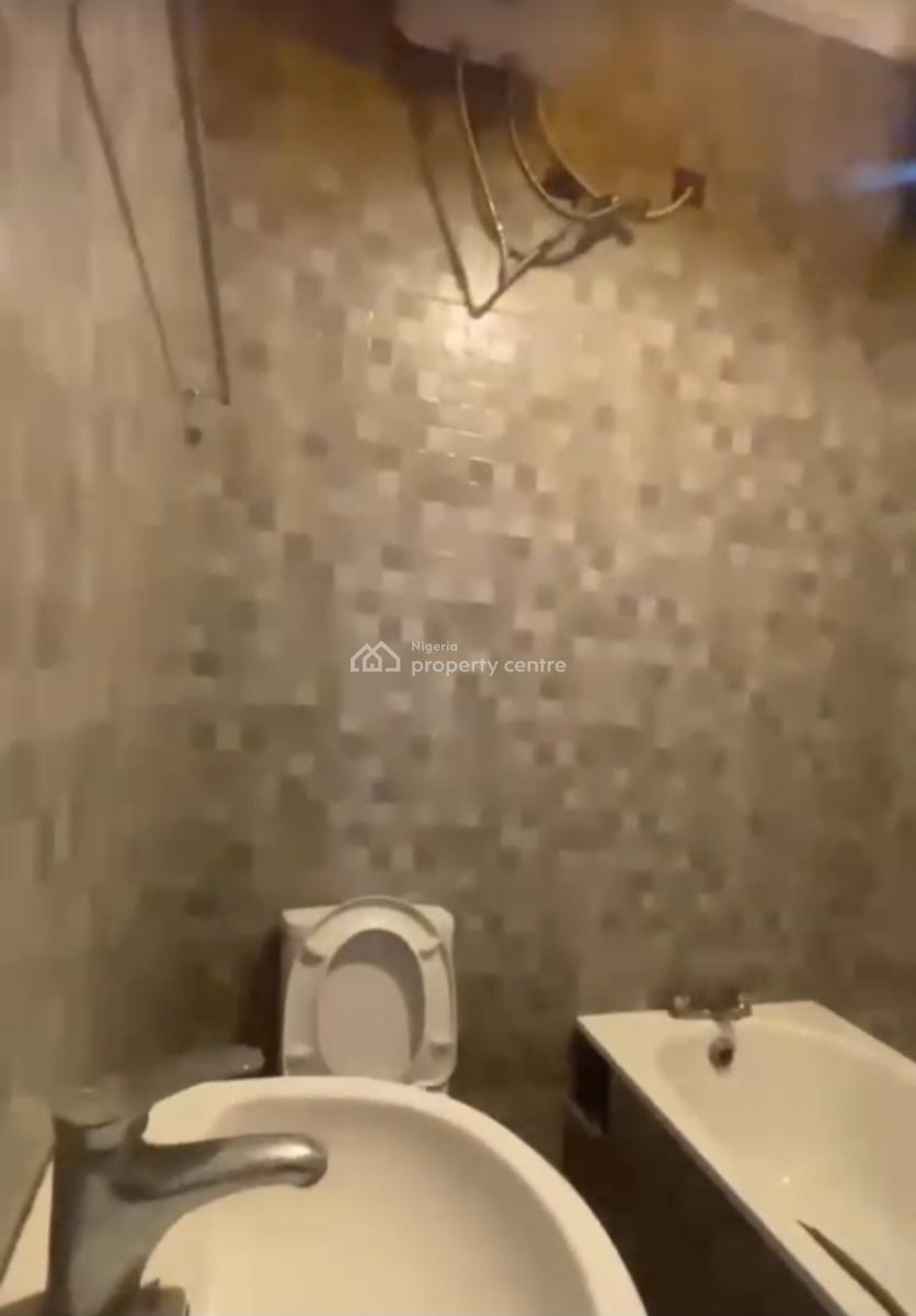 Self-serviced 3 Bedroom En-suite Flat with an Enclosed Fitted Kitchen, Lekki Phase 1, Lekki, Lagos, Flat / Apartment for Rent