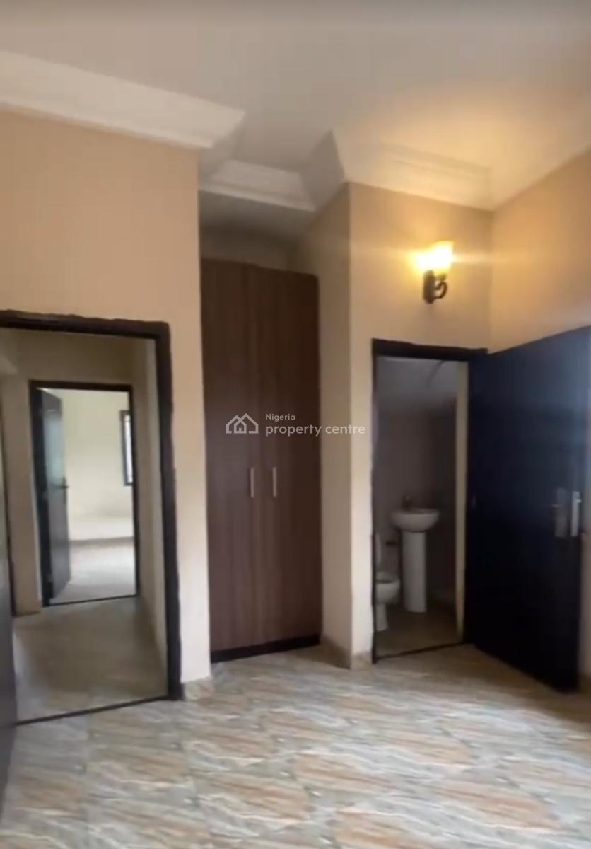 Self-serviced 3 Bedroom En-suite Flat with an Enclosed Fitted Kitchen, Lekki Phase 1, Lekki, Lagos, Flat / Apartment for Rent