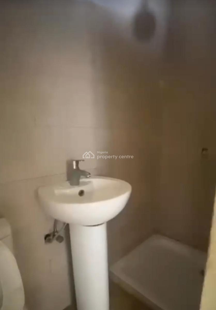 Self-serviced 3 Bedroom En-suite Flat with an Enclosed Fitted Kitchen, Lekki Phase 1, Lekki, Lagos, Flat / Apartment for Rent