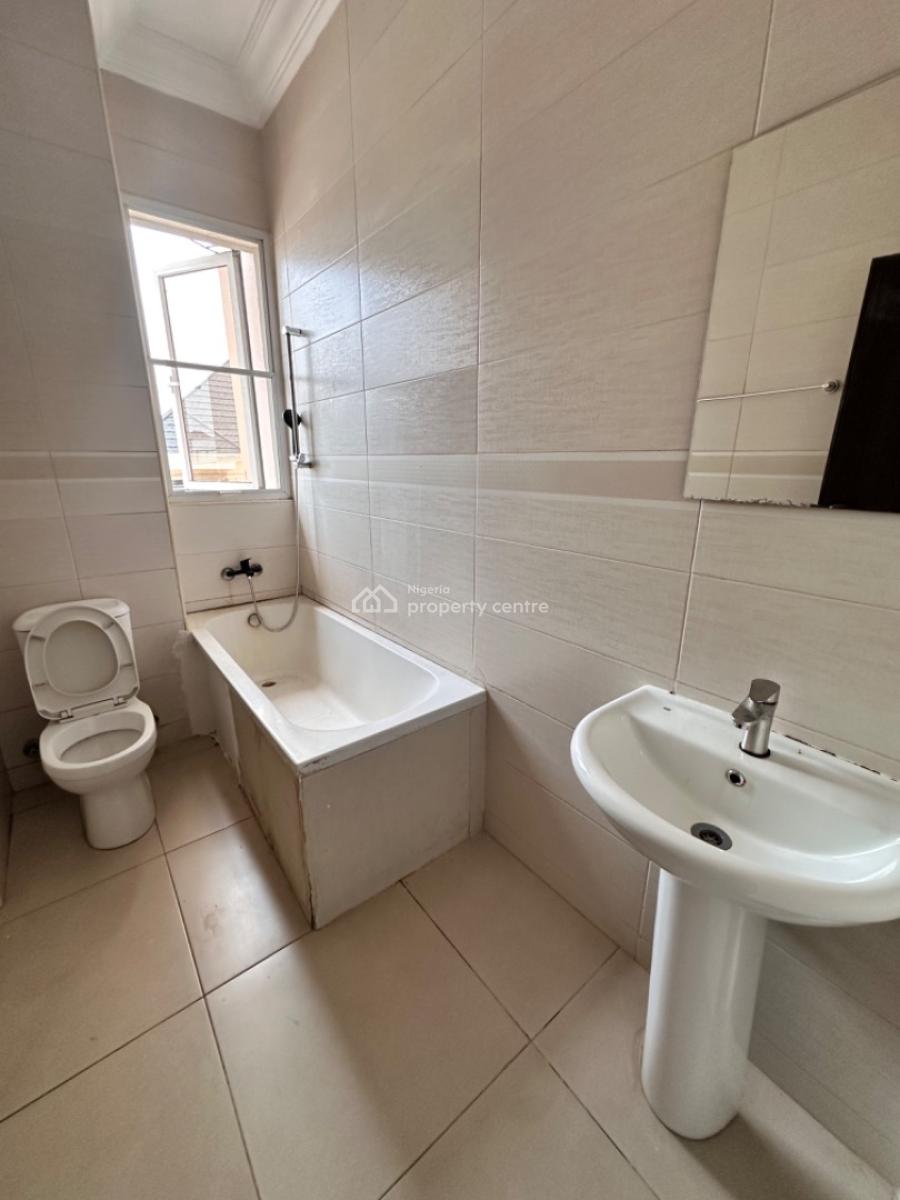 Spacious and Serviced 3bedroom Apartment, Chevron Drive Estate, Lekki, Lagos, Terraced Bungalow for Rent