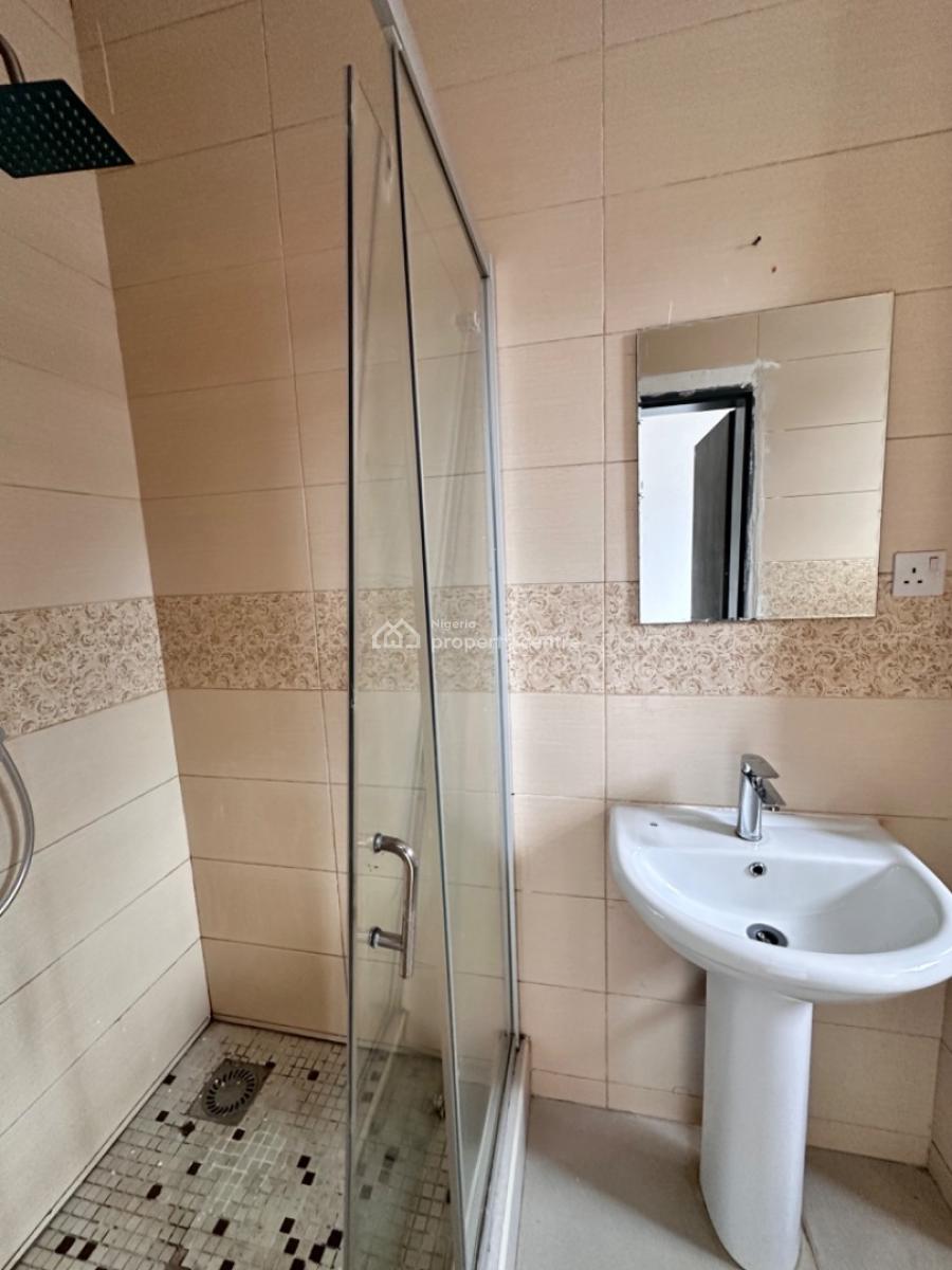 Spacious and Serviced 3bedroom Apartment, Chevron Drive Estate, Lekki, Lagos, Terraced Bungalow for Rent