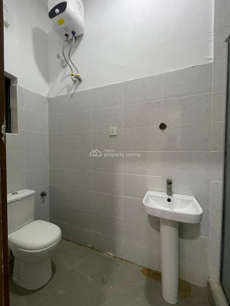 Contemporary 2 Bedroom in Lekki Phase 1 Suitable for Investment, Lekki Phase 1, Lekki, Lagos, Flat / Apartment for Sale