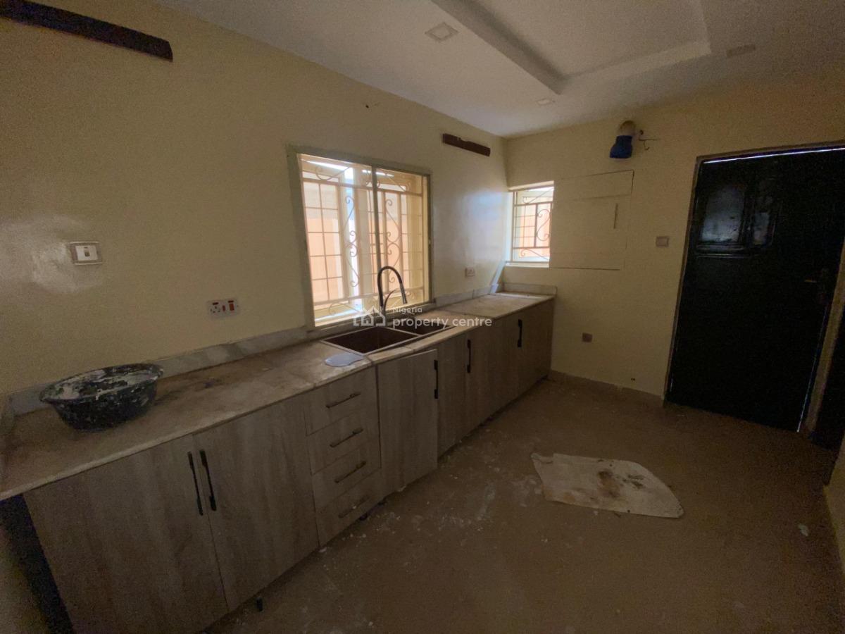 2 Bedrooms Bungalow (alone in The Compound), Life Camp, Abuja, Flat / Apartment for Rent
