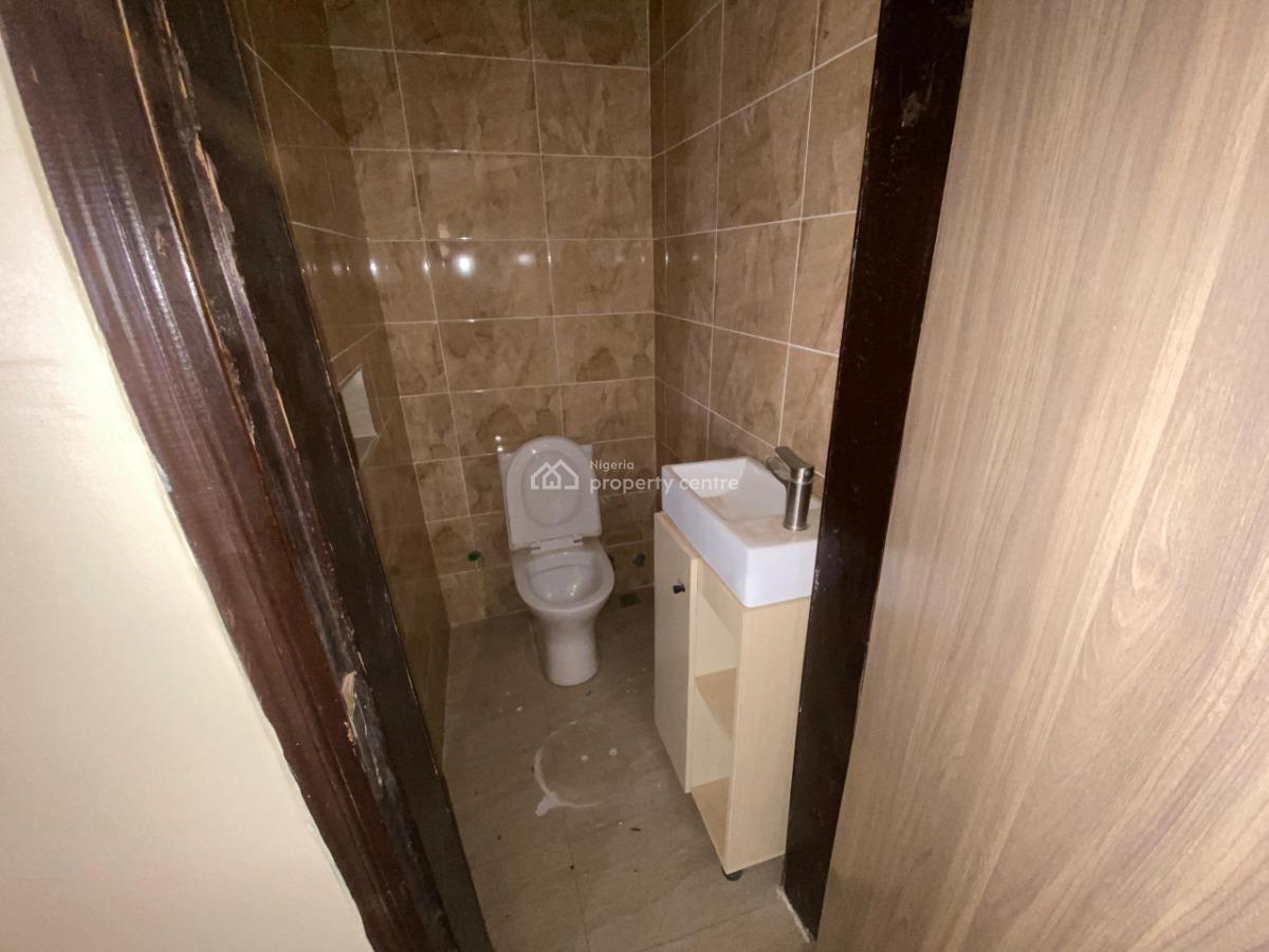 2 Bedrooms Bungalow (alone in The Compound), Life Camp, Abuja, Flat / Apartment for Rent