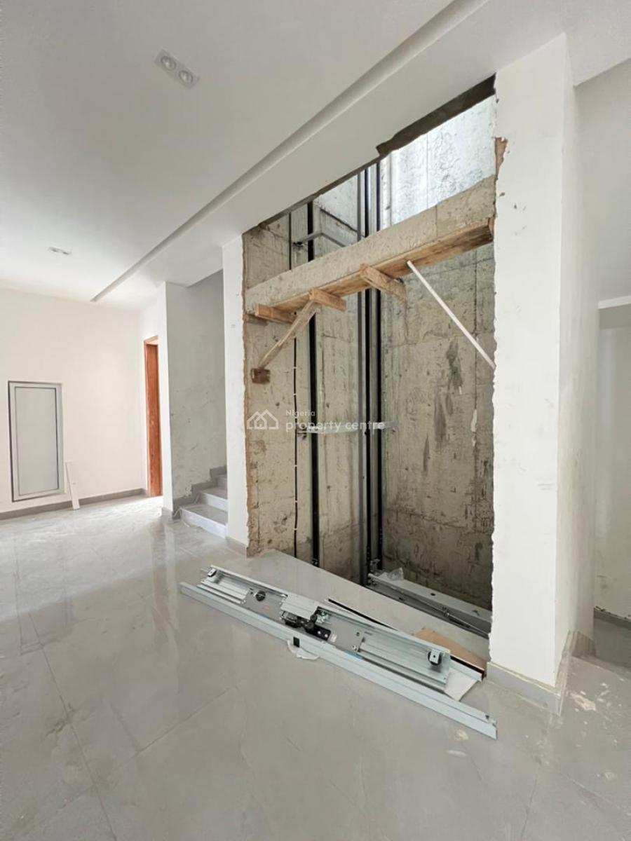 Breathtaking 2 Bedroom Apartment with Swimming Pool, Lekki Phase 1, Lekki, Lagos, Flat / Apartment for Sale