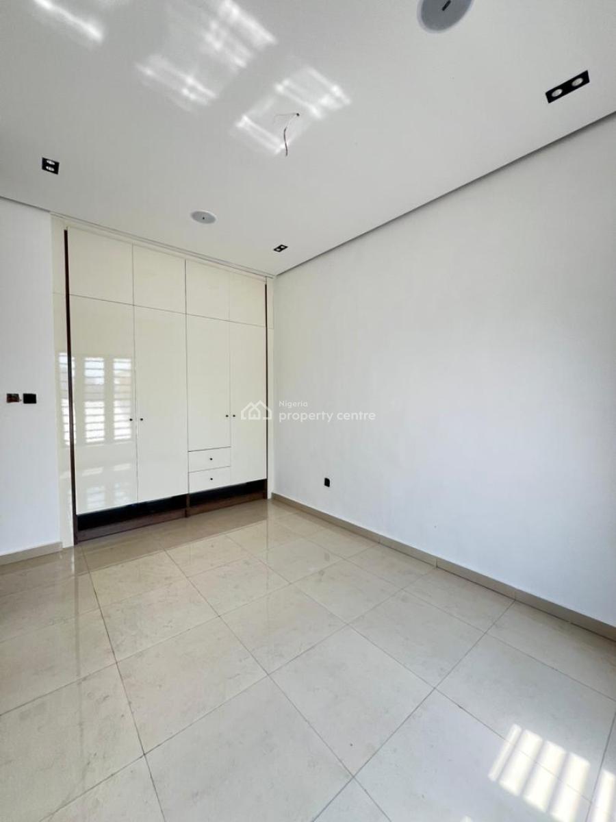 Spaciously Crafted 2bedroom Apartment with Swimming Pool, Lekki Phase 1, Lekki, Lagos, Flat / Apartment for Sale