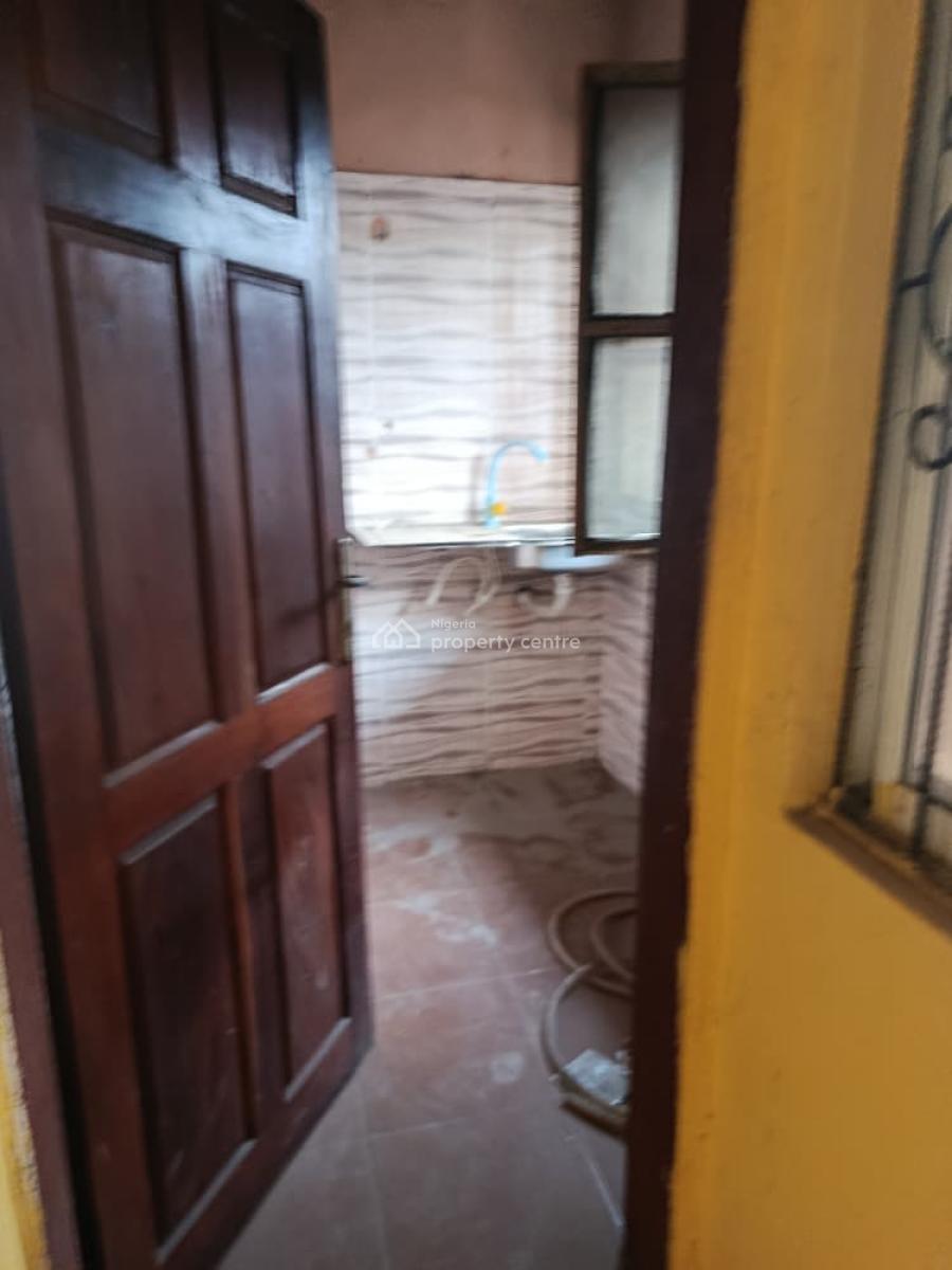 2 Bedrooms Flat, Olawore Street, Bolade, Oshodi, Lagos, Flat / Apartment for Rent