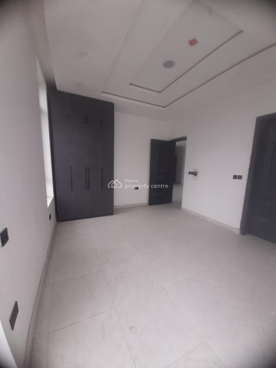 24/7 Power Supply 2 Bedroom En-suite Flat with an Open Fitted Kitchen,, Lekki Phase 1, Lekki, Lagos, Flat / Apartment for Rent