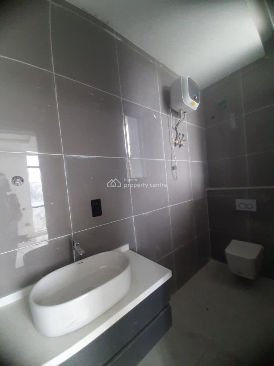 24/7 Power Supply 2 Bedroom En-suite Flat with an Open Fitted Kitchen,, Lekki Phase 1, Lekki, Lagos, Flat / Apartment for Rent