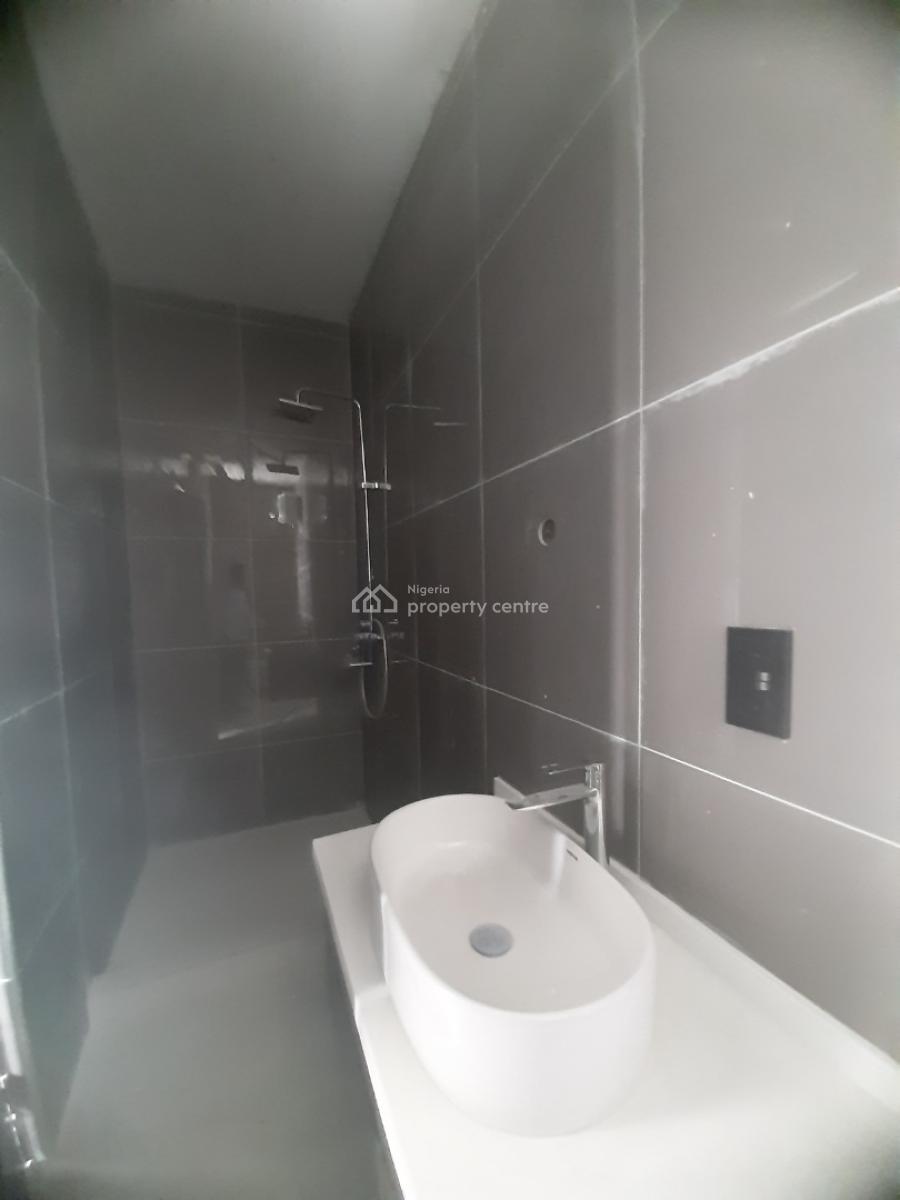 24/7 Power Supply 2 Bedroom En-suite Flat with an Open Fitted Kitchen,, Lekki Phase 1, Lekki, Lagos, Flat / Apartment for Rent