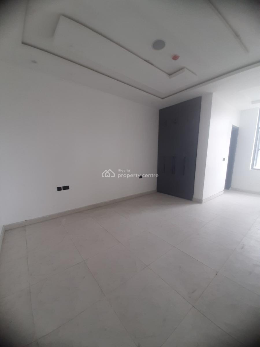 24/7 Power Supply 2 Bedroom En-suite Flat with an Open Fitted Kitchen,, Lekki Phase 1, Lekki, Lagos, Flat / Apartment for Rent