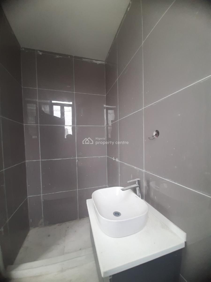 24/7 Power Supply 2 Bedroom En-suite Flat with an Open Fitted Kitchen,, Lekki Phase 1, Lekki, Lagos, Flat / Apartment for Rent