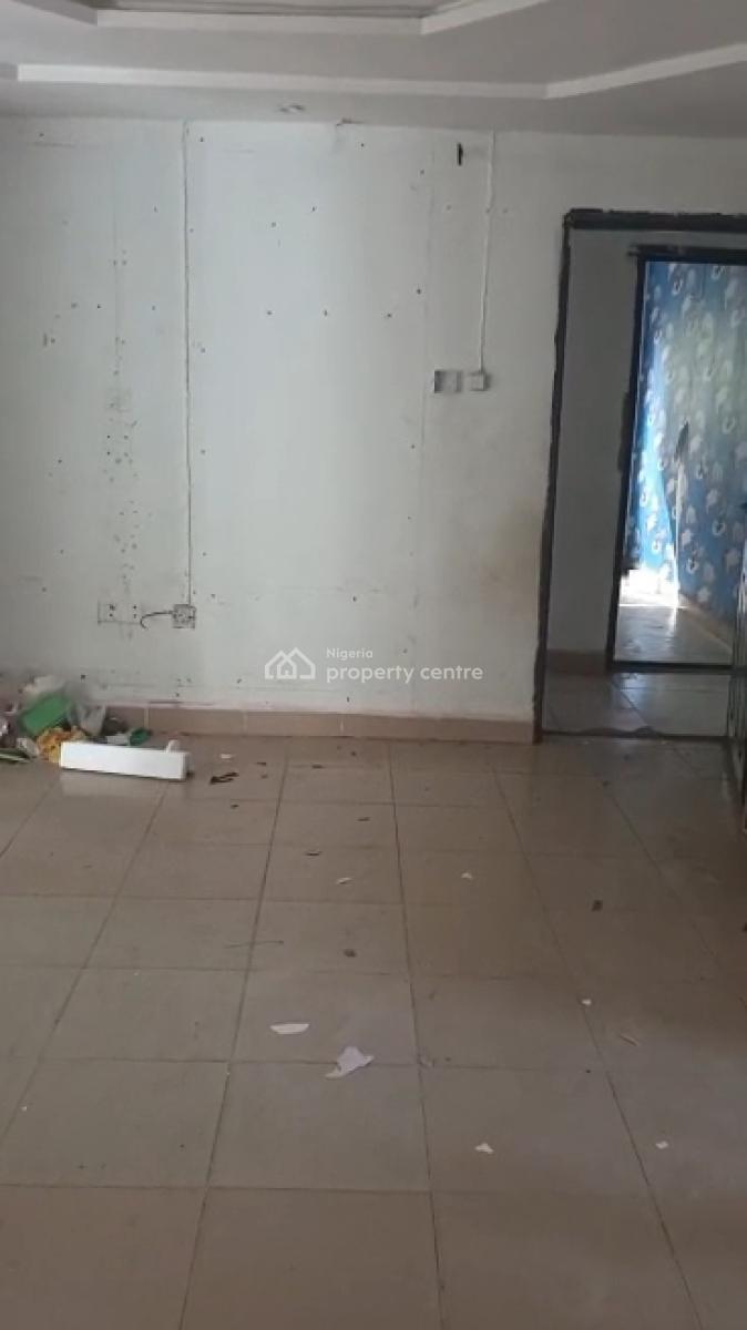 Massive 3 Bedroom Apartment Upstairs, Soluyi, Gbagada, Lagos, Flat / Apartment for Rent