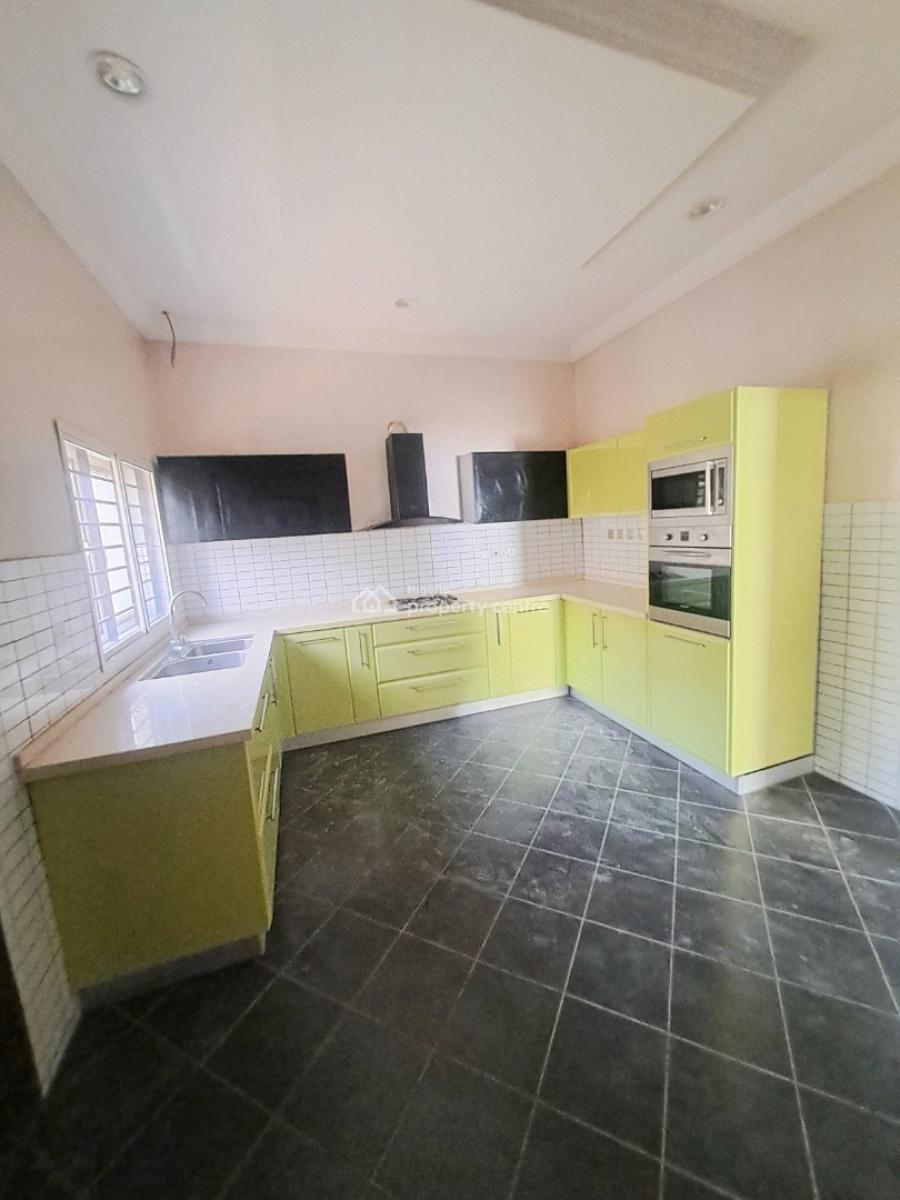 Well-built Serviced 5 Bedroom Semi-detached with Bq, Lekki Phase 1, Lekki, Lagos, Semi-detached Duplex for Rent