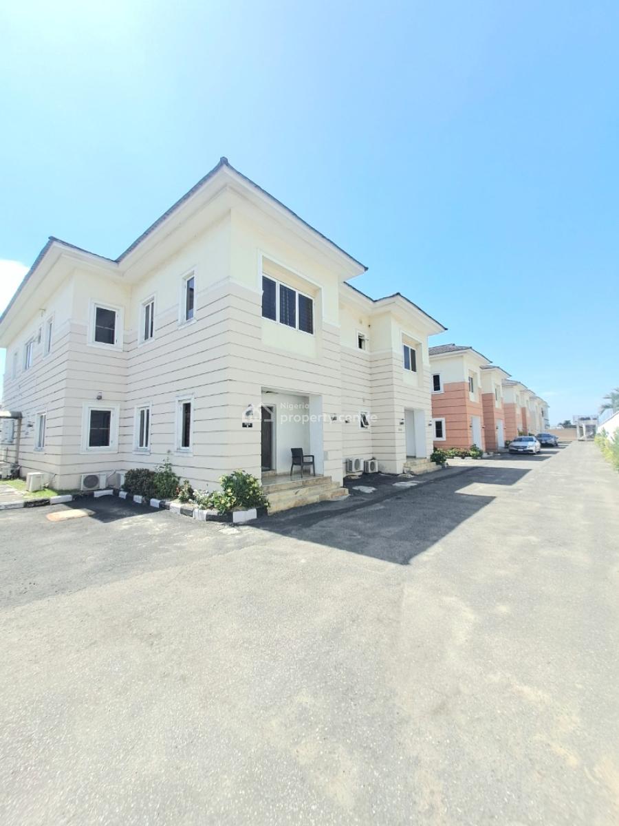 Well-built Serviced 5 Bedroom Semi-detached with Bq, Lekki Phase 1, Lekki, Lagos, Semi-detached Duplex for Rent