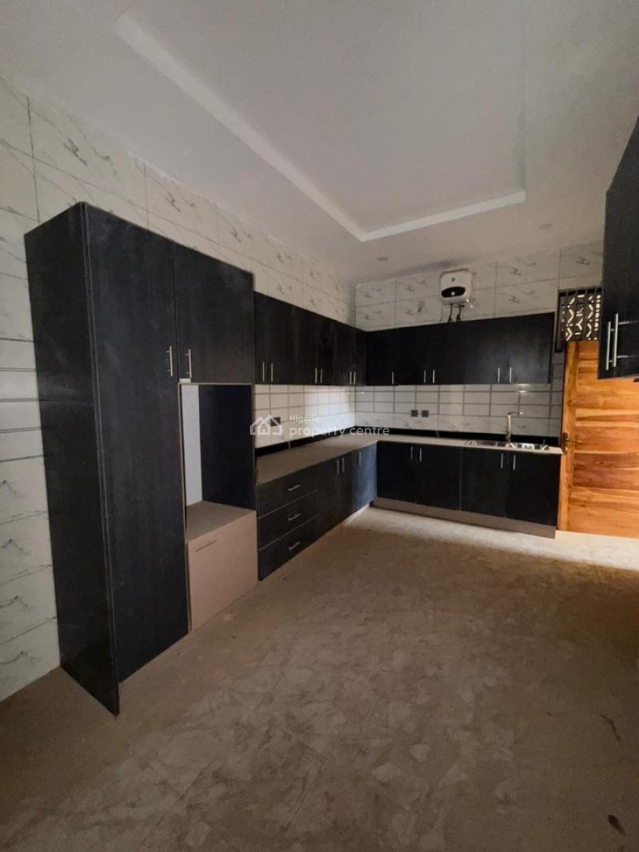 Standard 3 Bedroom Apartment, Guzape District, Abuja, Flat / Apartment for Rent