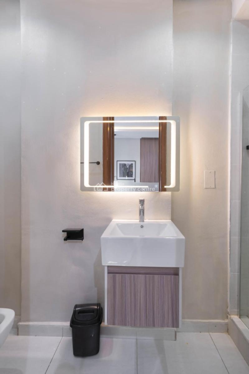 Upscale 2 Bedroom Maisonette, Off Admiralty Way, Lekki Phase 1, Lekki, Lagos, Flat / Apartment Short Let