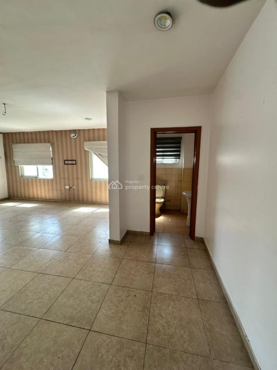 Fully Serviced Spacious 3 Bedroom Flat, Lekki Phase 1, Lekki, Lagos, Flat / Apartment for Rent