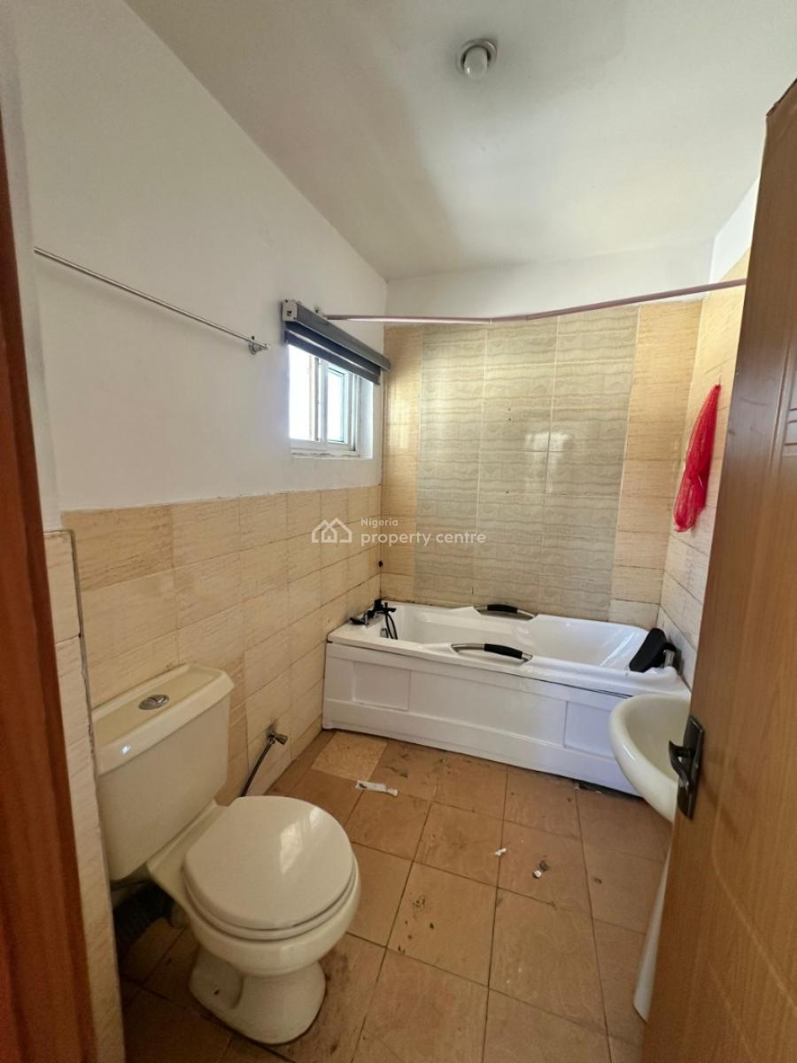 Fully Serviced Spacious 3 Bedroom Flat, Lekki Phase 1, Lekki, Lagos, Flat / Apartment for Rent