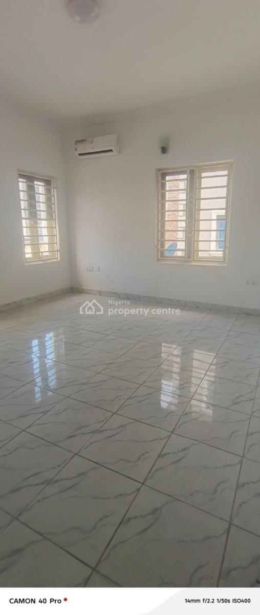 Clean and Sharp 3 Bedroom Flat with Bq, Ikate Elegushi Area, Lekki Phase 1, Lekki, Lagos, Flat / Apartment for Rent