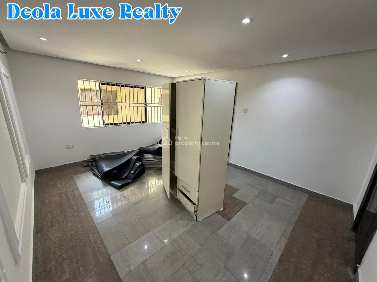 a Nice and Spacious 2 Bedrooms Apartment with Balcony, Off Admiralty Way, Lekki Phase 1, Lekki, Lagos, Flat / Apartment for Rent