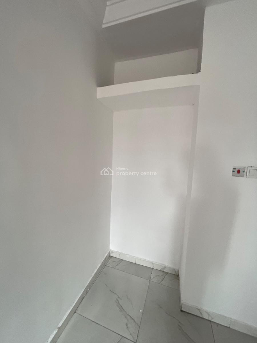 2 Bedrooms Flat Upstairs All Rooms Ensuite, University View Estate Opposite Lagos Business School, Olokonla, Ajah, Lagos, Flat / Apartment for Rent