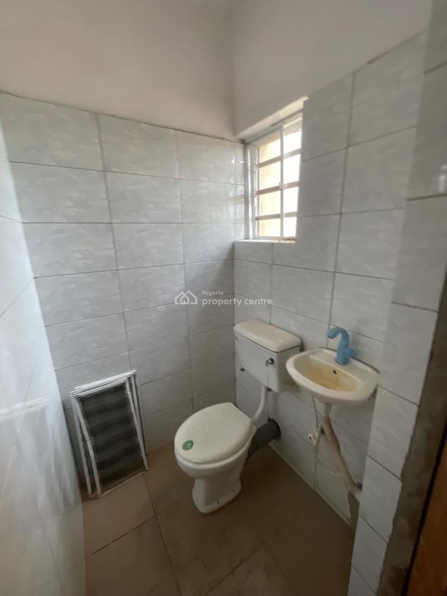 2 Bedrooms Flat Upstairs All Rooms Ensuite, University View Estate Opposite Lagos Business School, Olokonla, Ajah, Lagos, Flat / Apartment for Rent