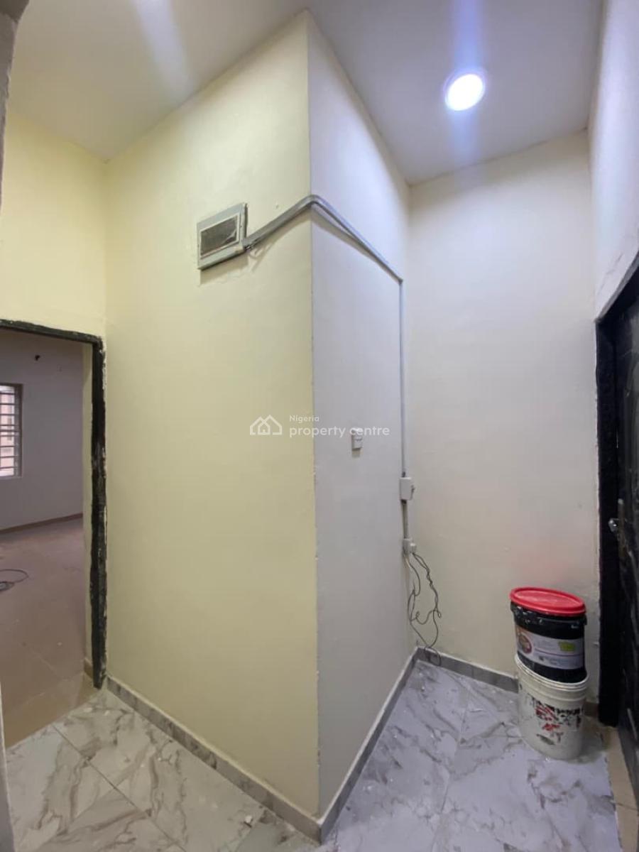 3 Bedroom Apartment  (upstairs), Osapa, Lekki, Lagos, Flat / Apartment for Rent